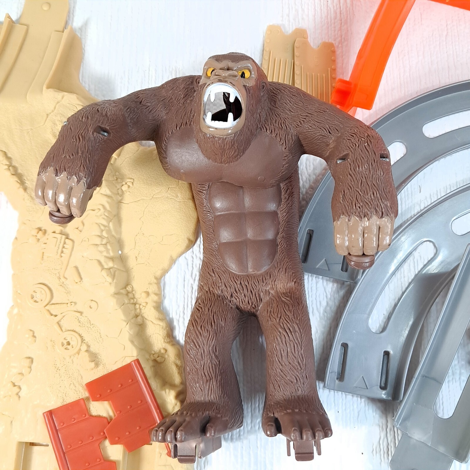 Hot Wheels Gorilla takedown attack Wall tracks hotwheels R6511 PARTS Vintage Item image 2