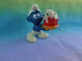 Vintage 1978 Peyo Schleich Smurf Figure w/ Cake - as is - very scraped - £1.42 GBP