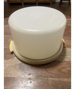 VINTAGE TUPPERWARE GOLD CAKE TAKER 9 1/2&quot; ROUND WITH LID 2 PIECE GOOD CO... - $14.00