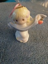 Vintage Precious Moments Peace On Earth Angel Ornament 1998 - £5.93 GBP