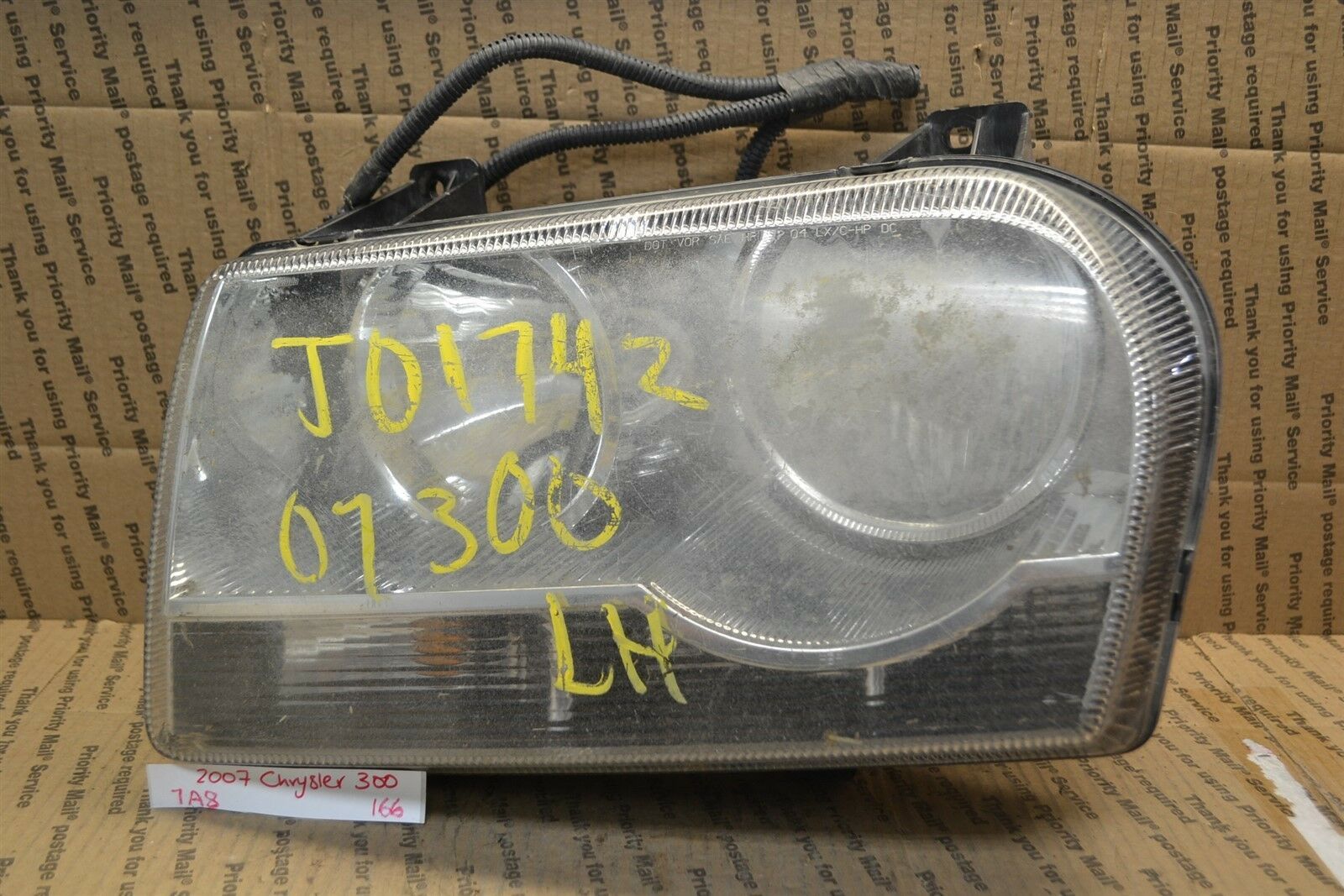 2005-2008 Chrysler 300 Touring Limited Left Driver OEM Head Light 166-7A8 - $23.01