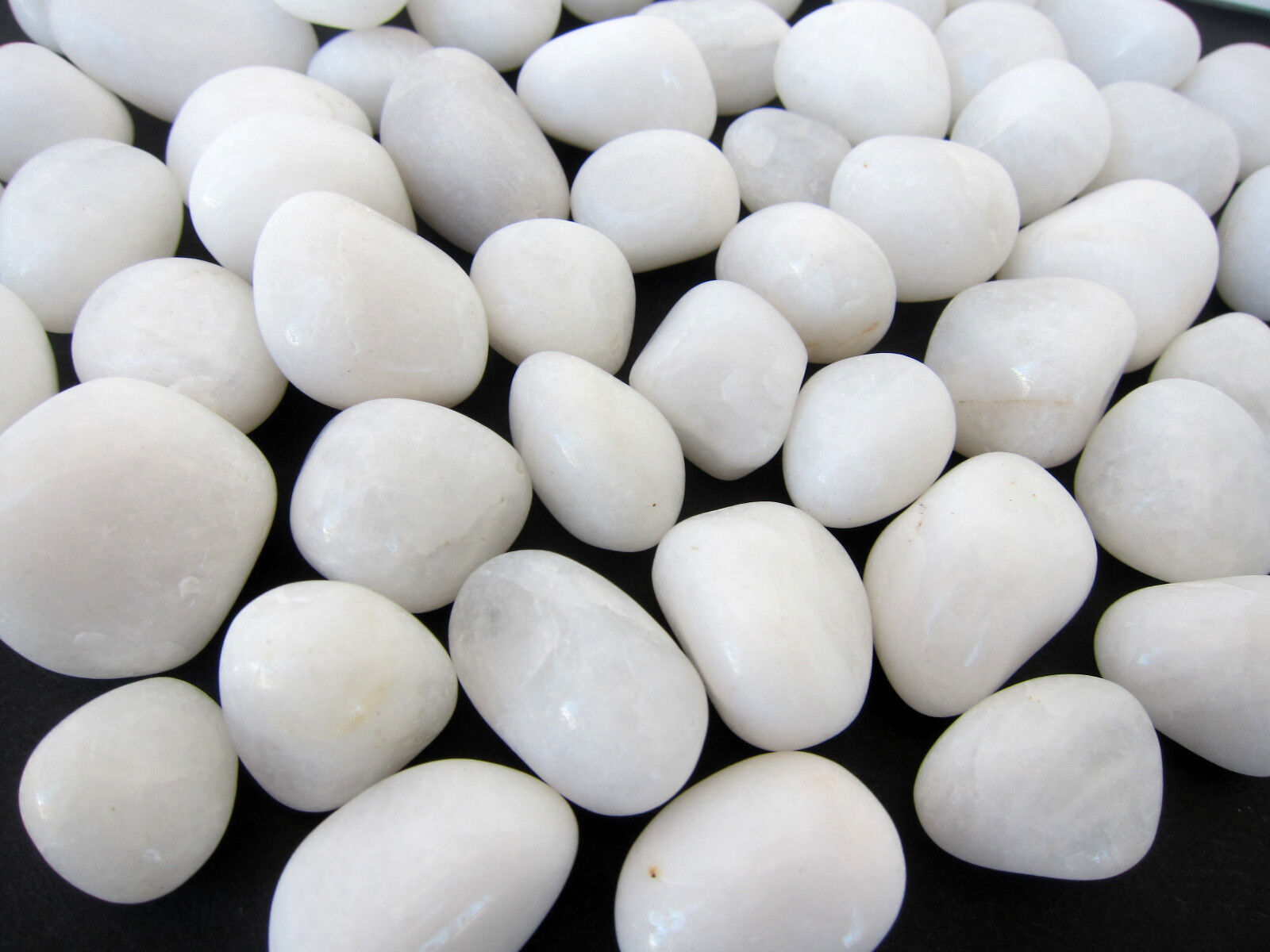 1x White Pearl Agate Tumbled Stones 20-25mm Healing Crystal Opens Crown ... - $1.76