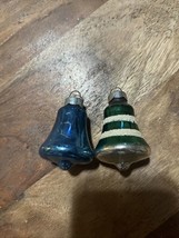 2 VINTAGE GLASS CHRISTMAS ORNAMENTS BELL STRIPES And Solid 2” MADE IN US... - €8,33 EUR