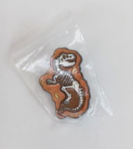 New Archeology T-Rex Dinosaur Bones Enamel Lapel Hat Pin - £5.33 GBP