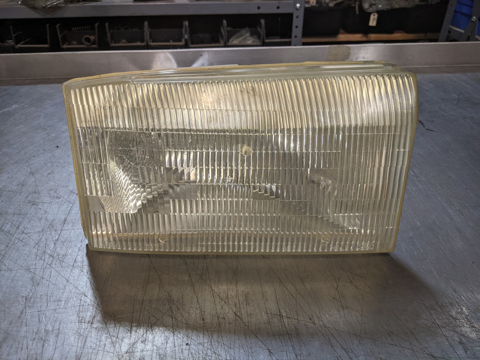 Passenger Right Headlight Assembly 99-04 Ford F-250 Super Duty 6.8 F81B1... - $39.55