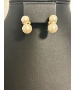 Vtg Carolee Faux Pearl &amp; Rhinestone Gold-tone Pierced Earrings J378 - $277.40 MXN
