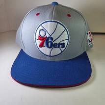 Philadelphia 76ers Mitchell &amp; Ness Snapback Hat Gray Blue Red NBA - $274.89 MXN