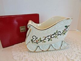 MIKASA FINE PORCELAIN HOLLY SLEIGH CENTERPIECE 8&quot;W  MINT IN BOX - $9.85