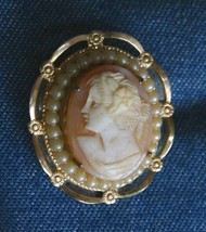 Elegant Faux Pearl &amp; Carved Shell Cameo Gold-tone Brooch 1960s vintage 1 1/4&quot; - £23.88 GBP