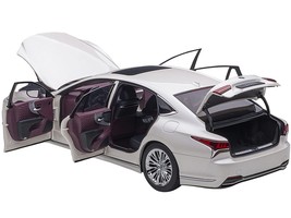 Lexus LS500h Sonic White Metallic with Crimson and Black Interior 1/18 Model Car - $5,970.73 MXN
