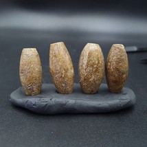 Antiguo lote de 4 piezas de cuentas de piedra de jaspe del Himalaya - $36.60