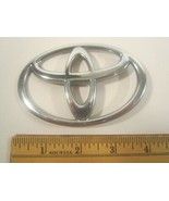 Vintage Plastic Car Emblem TOYOTA [Y64G1] - £14.58 GBP