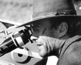 Unforgiven Clint Eastwood 8x10 Photo on set looking through camera lens - £6.28 GBP