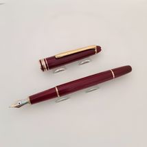 Montblanc Meisterstuck Classique Bordeaux Fountain Pen, Medium Nib, Resin - £317.09 GBP