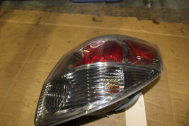 2004-2007 TOYOTA MATRIX PASSENGER SIDE RIGHT TAIL LIGHT  R1059 image 3