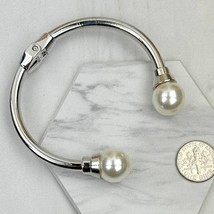 Silver and Cream Pearl Hinged Cuff Bracelet - $258.82 MXN