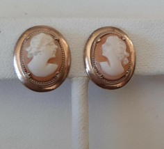 Carved Cameo Screwback Earrings AMCO 1/20 12K Gold Filled Vintage 1950s - £19.57 GBP