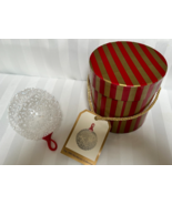 1995 Hand blown glass Nordstrom Christmas snow ball ornament with box, r... - $1,090.86 MXN