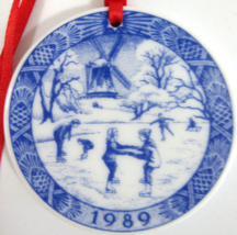 1989 Royal Copenhagen Round The Old Skating Pond Christmas Ornament Boxed - £19.73 GBP