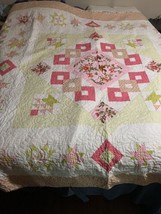 Beautiful Vintage Handmade Quilt, White W/ Patterns &amp; Pink Flowers 101”x84” Size - £97.85 GBP