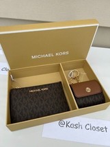 Michael Kors Giftable boxed Coin Pouch and Apple AirPods Case Gift Set-Brown - £79.13 GBP
