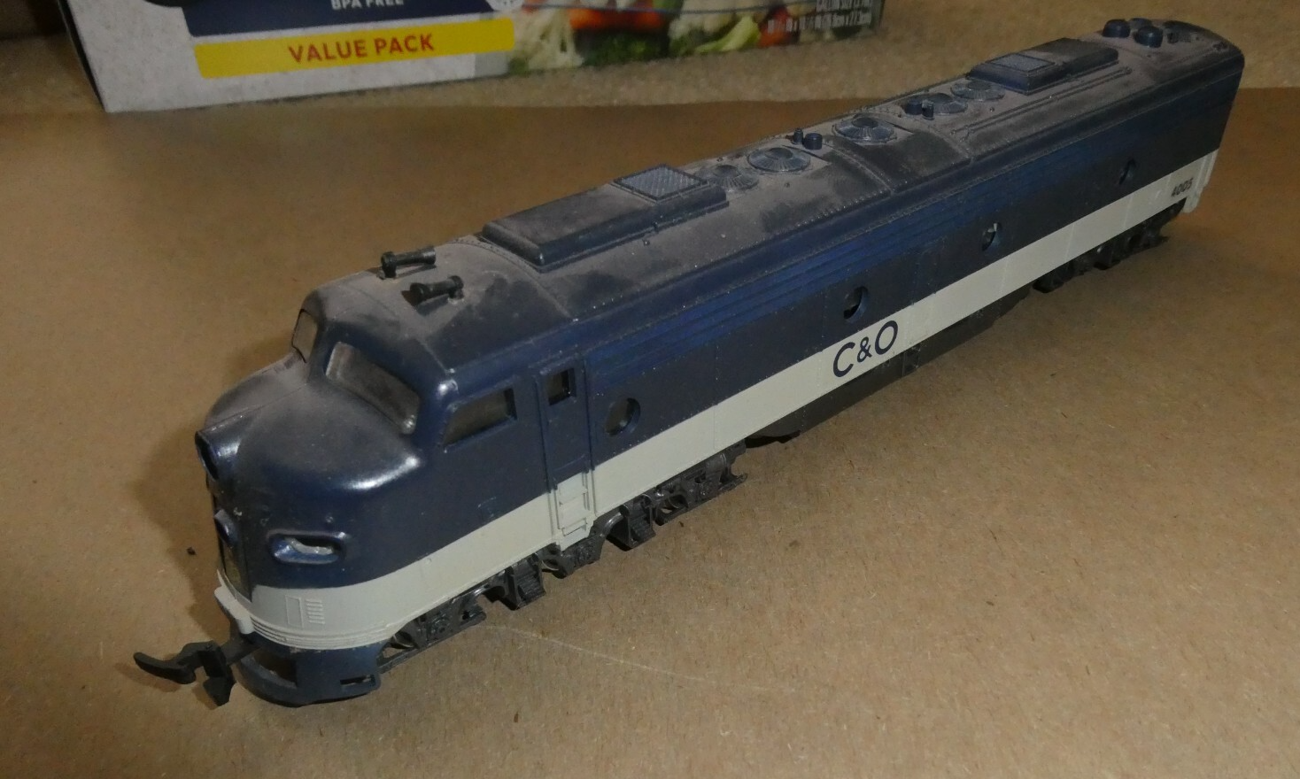 Big Rivarossi HO Scale Powered C&amp;O 4005 Diesel Locomotive - $98.01
