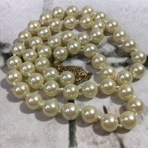 Vintage Avon Faux Pearls Single Strand Pearl Necklace Costume Fashion Je... - £15.52 GBP