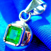 Earth mined Emerald Deco style Pendant Elegant Solitaire Charm 18k White Gold - £3,138.43 GBP