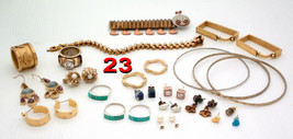 23 LOT VINTAGE COSTUME JEWELRY EARRINGS RINGS BRACELETS BROOCH GOLD 925 ... - £19.12 GBP