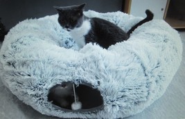 Plush Indoor Cat Warm Tunnel Bed with Central Mat, Collapsible, Gray and White - £41.07 GBP