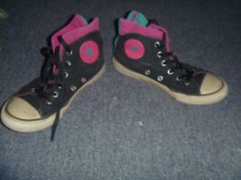 COLLECTOR LIMITED EDITION CONVERSE HIGH TOPS ALL STARS PINK/BLACK GIRLS ... - $72.89