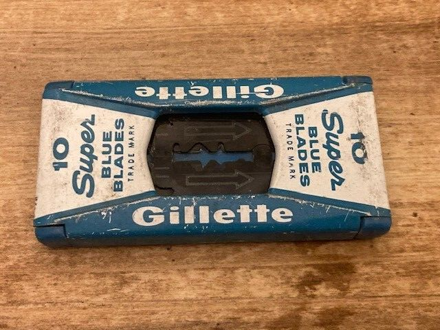 vintage Gillette 10 Super Blue Blade Metal Case Razor Blades Shaving - $7.25