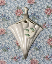 Vintage McNees wall pocket vase parasol umbrella ceramic mold #128 decor - £6.35 GBP