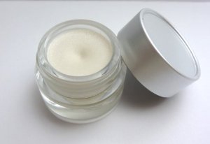 Stila Barbie Loves Stila Glitter Eye Shadow Mousse in Ice - u/b - $9.98