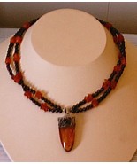 Double Row Garnet beads and Amber Nuggets with &quot;Amber&quot; Pendant Necklace - €34,74 EUR