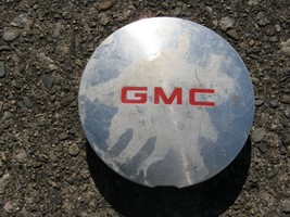 One 1994 to 2001 GMC Jimmy Sonoma Wheel Center Cap blemished 15724975 15... - $9.50