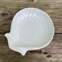 Ceramic Pottery White Scalloped Clam Sea Shell Dish 6" - $5.05