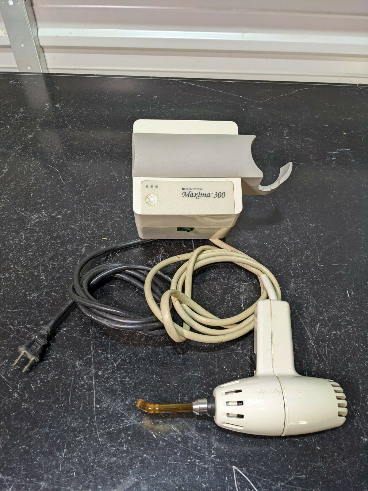 Henry Schein Maxima 300 Visible Light Curing Unit Model VCL-307 - $94.50