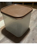Tupperware Modular Mate Square  6 1/2 x 7 Container with Brown 1621-4 17... - $14.00