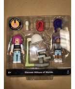 Roblox Action Brookhaven Hair &amp; Nails Figure Playset Salon - $295.17 MXN