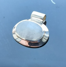 VINTAGE 925 STERLING SILVER OVAL 16x11 Mm.  OVAL MOTHER OF PEARL PENDANT - $703.88 MXN