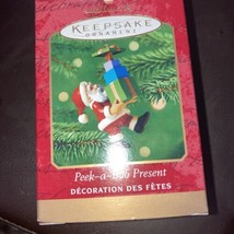 Hallmark Peek-A-Boo Present Keepsake Ornament 2001 Santa Bear - £6.15 GBP