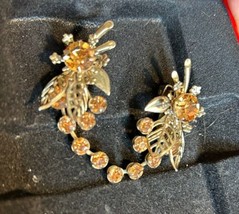 Vtg MCM Silvertone Amber Rhinestone Clip on Earrings  J161 - £11.19 GBP