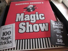 Vtg Marshall Brodien 100 Magic Tricks Stage Stand And Magic Pcs 1992 Harmony Toy - £36.70 GBP