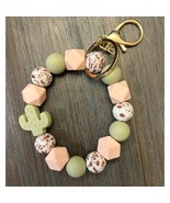 Cactus Western Silicone Beaded Wristlet Keychain Bag Charm - $327.44 MXN