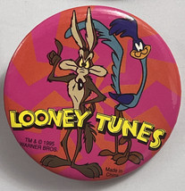 While E. Coyote &amp; Roadrunner Vintage 90’s Looney Tunes Safety Pin Back Button WB - £6.24 GBP