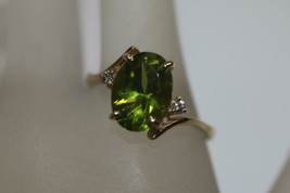 Fine 14K Yellow Gold Oval Green Peridot Solitaire Diamond Accent Ring Size 9.5 - £262.26 GBP