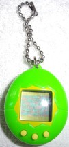 1997 Tamagotchi P1 Pet Lime Green w/ Yellow Virtual Pet Keychain - €17,49 EUR