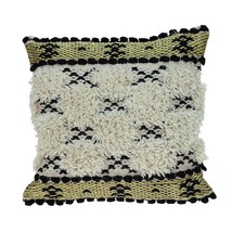 Shaggy Woven Throw Pillow - $2,204.53 MXN