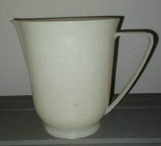 Action Ind Inc 2 Cup Measuring Cup Liquid Plastic USA Cheswick PA Vintage - $9.99